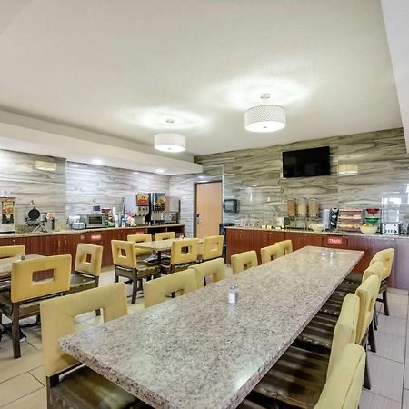 Best Western Waukesha Grand Pewaukee Экстерьер фото