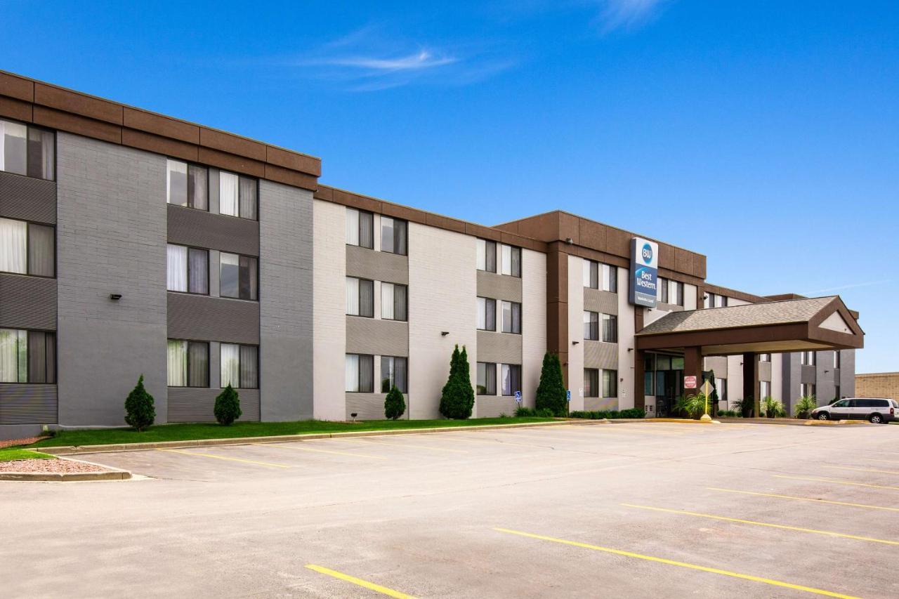 Best Western Waukesha Grand Pewaukee Экстерьер фото