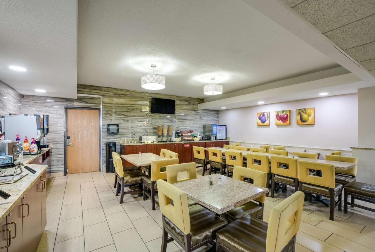 Best Western Waukesha Grand Pewaukee Экстерьер фото