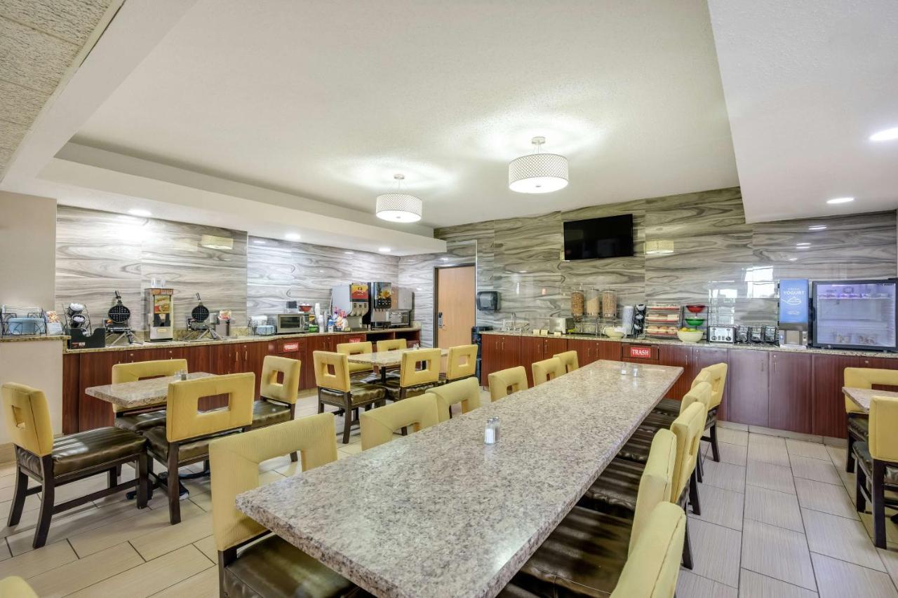 Best Western Waukesha Grand Pewaukee Экстерьер фото