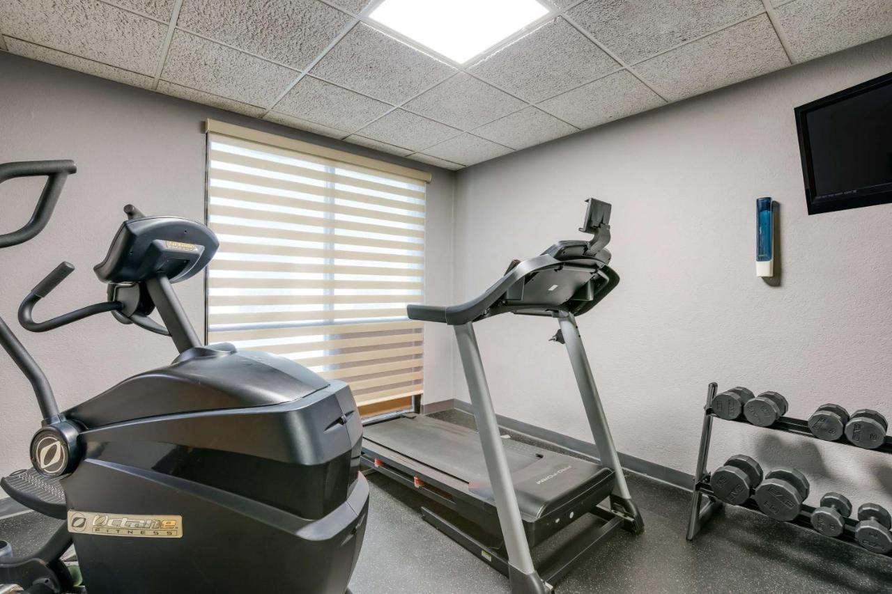 Best Western Waukesha Grand Pewaukee Экстерьер фото