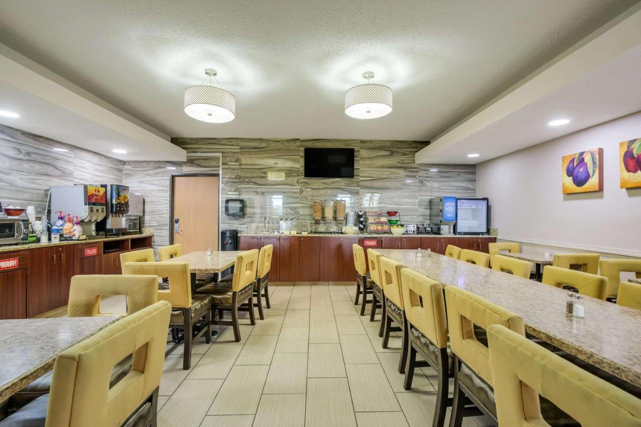 Best Western Waukesha Grand Pewaukee Экстерьер фото