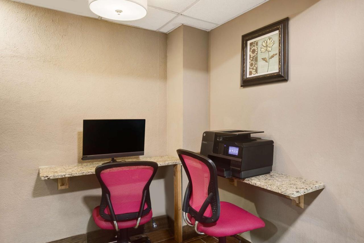Best Western Waukesha Grand Pewaukee Экстерьер фото