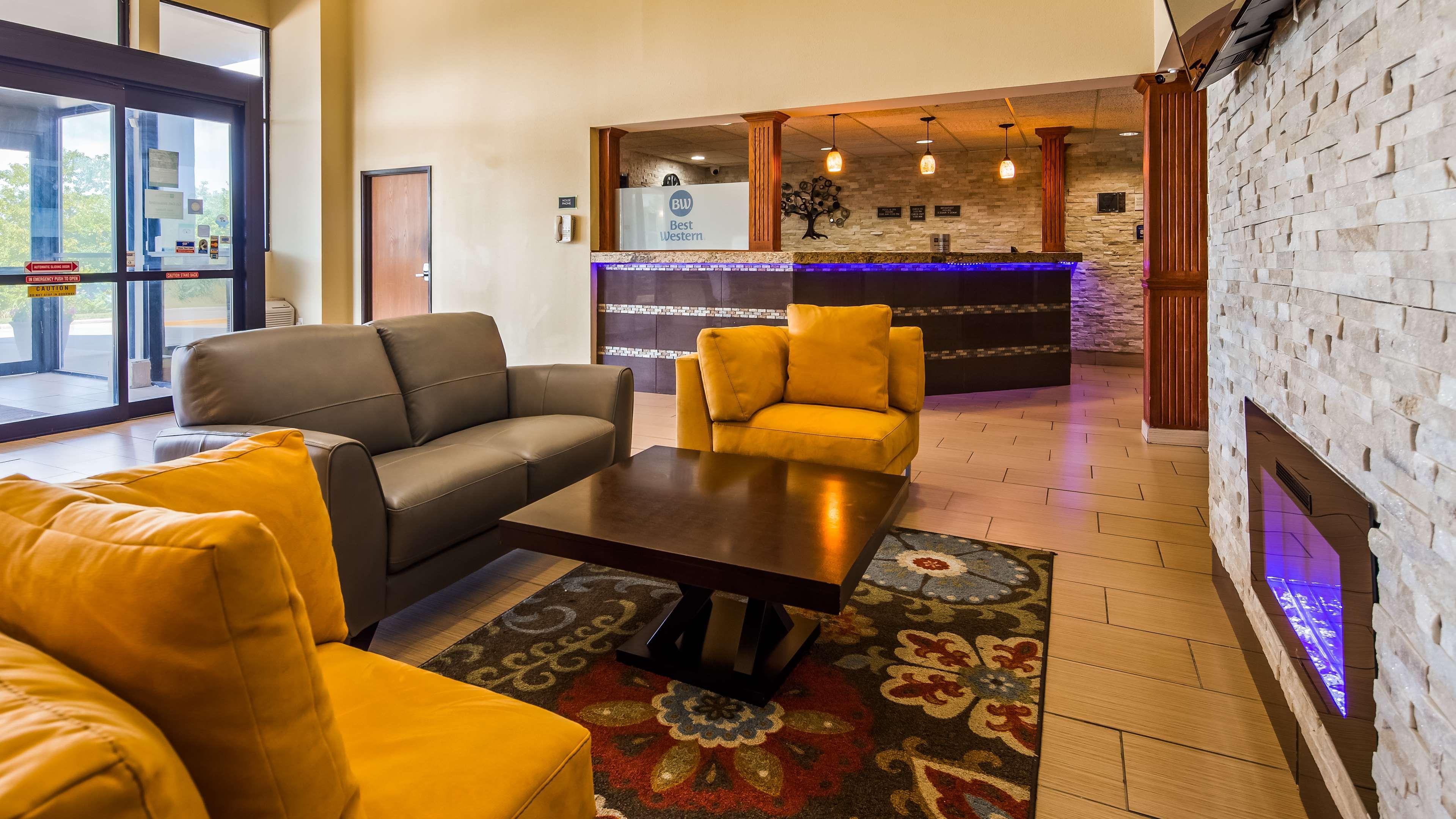 Best Western Waukesha Grand Pewaukee Экстерьер фото