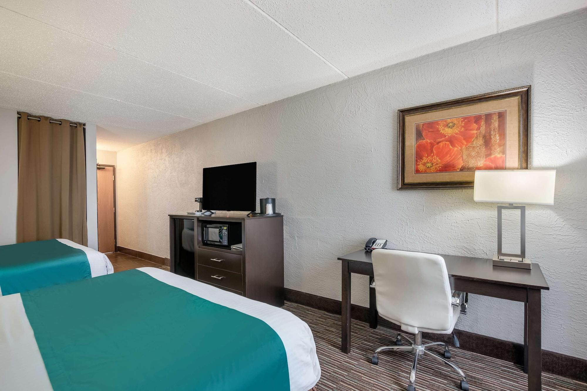 Best Western Waukesha Grand Pewaukee Экстерьер фото