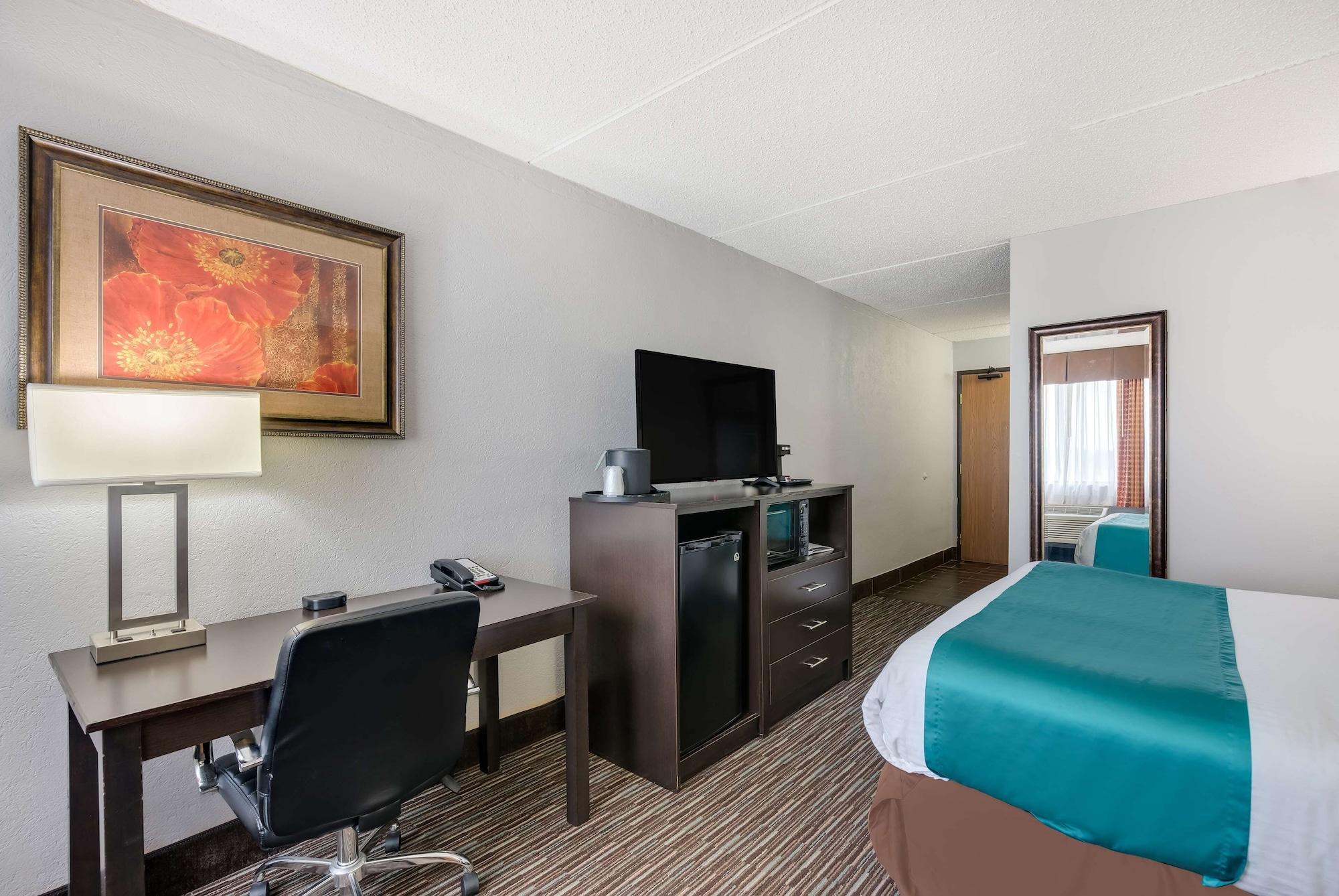 Best Western Waukesha Grand Pewaukee Экстерьер фото